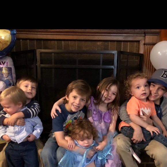 Meet your Posher, Leah - Picture 4 of 5